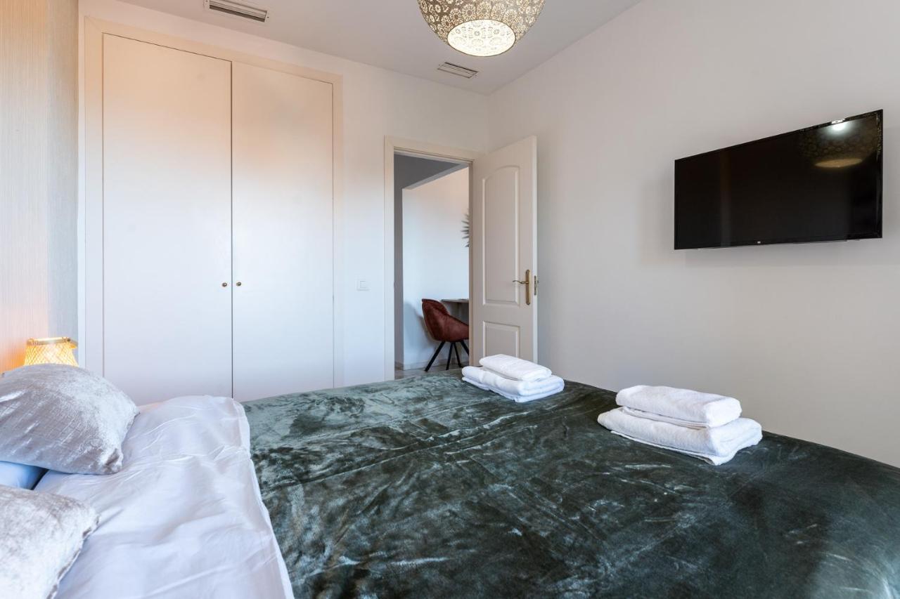 דירות Benalmadena Beachfront Retreat Big Balcony And City Sea Views מראה חיצוני תמונה